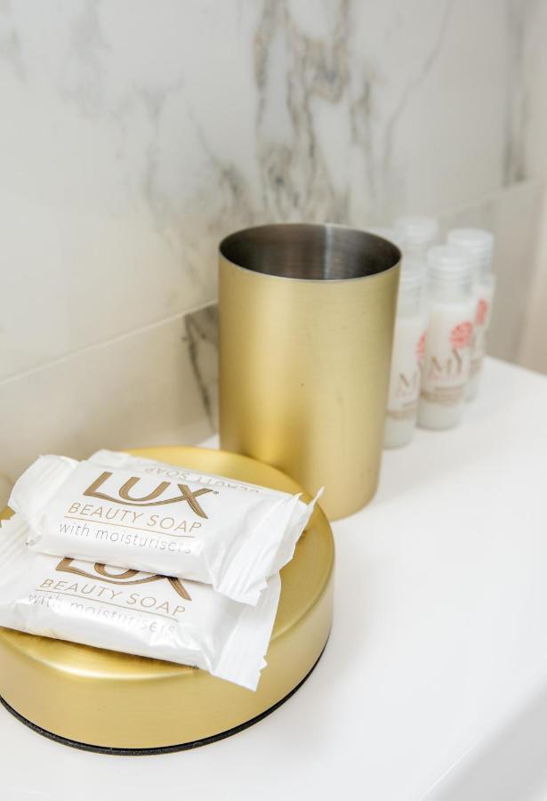 Luxueux 3p. Art Deco + Parking Apartment *
