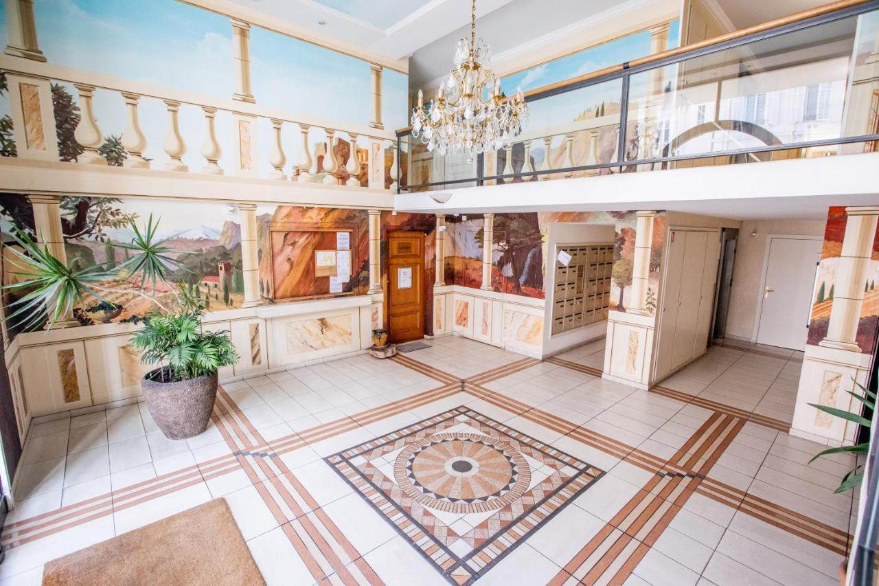 Luxueux 3p. Art Deco + Parking Apartment