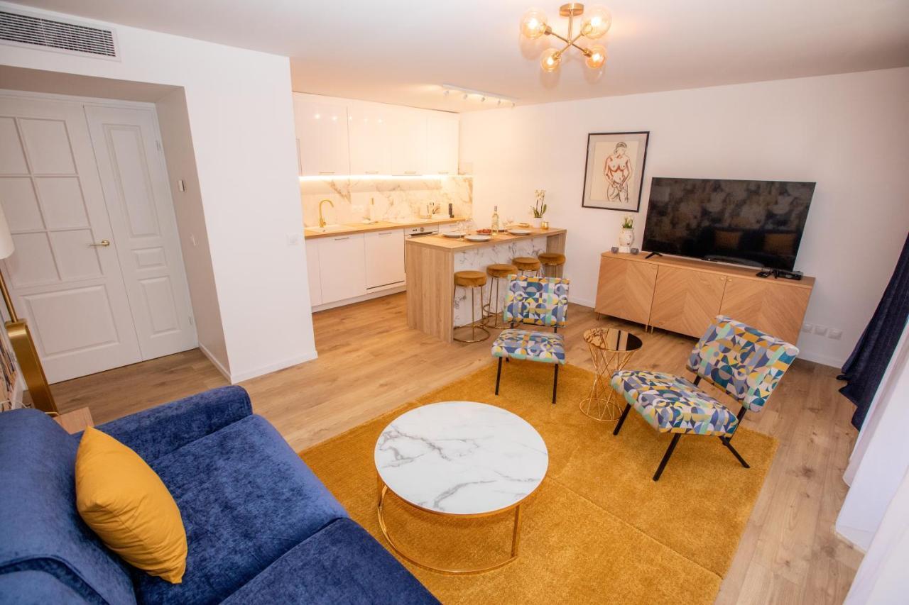 Luxueux 3p. Art Deco + Parking Apartment